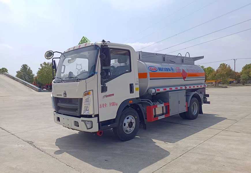 2025 Electric Garbage Truck with Solar Panels